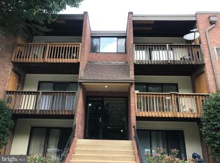 10724 West Dr APT 303, Fairfax, VA 22030