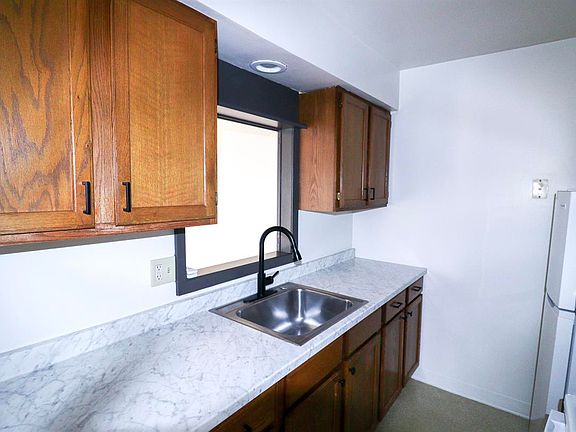 3rd image of 1824 Mears Ave APT 5