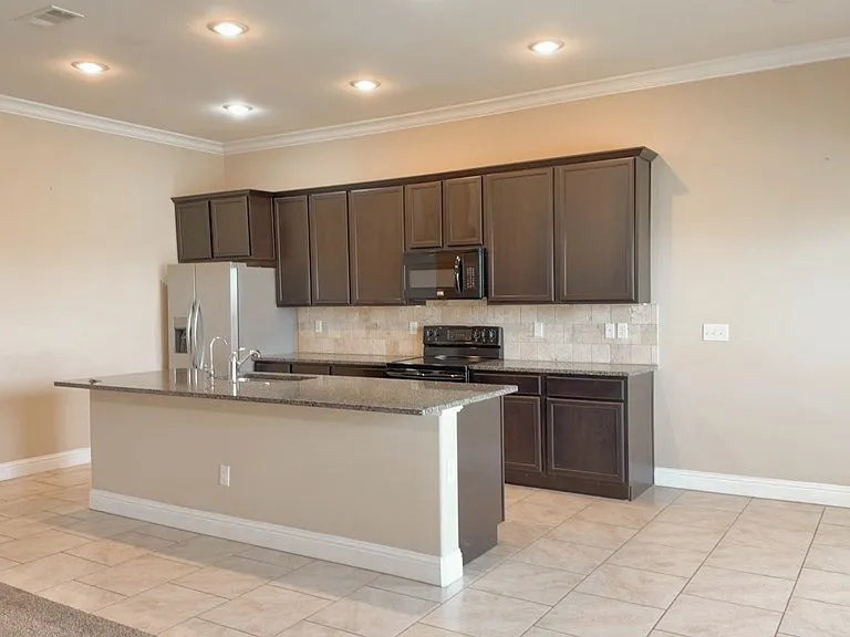 1210 Wrangler Ln — Photo 4