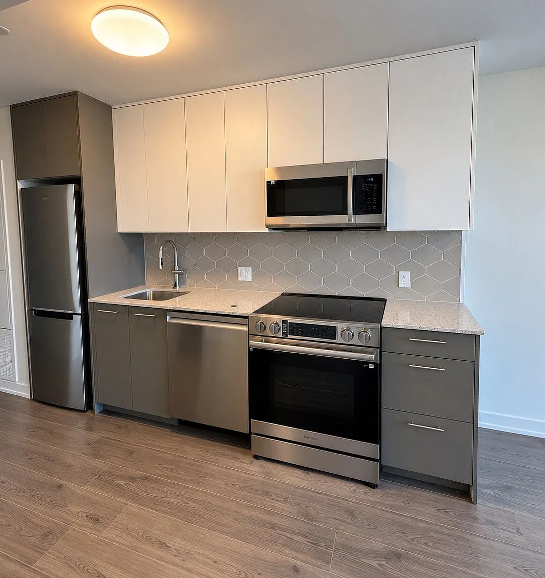 TEK Tower Condos — Photo 4