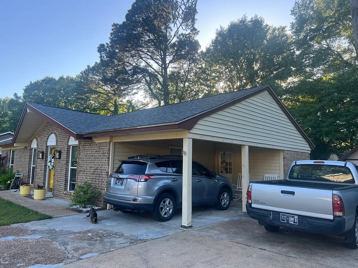Building Photo - 1071 Greenview Rd