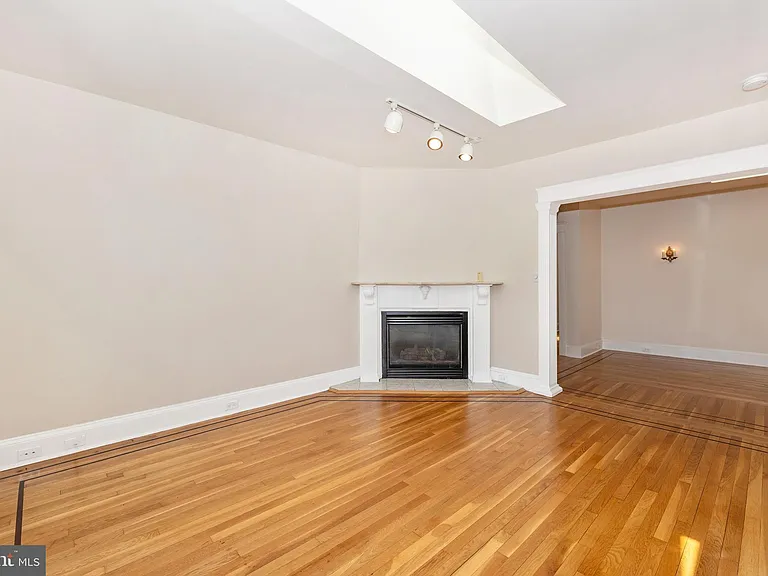 231 N Market St #3 — Photo 13