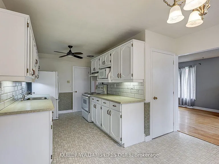 35 Thorncrest Cres — Photo 4