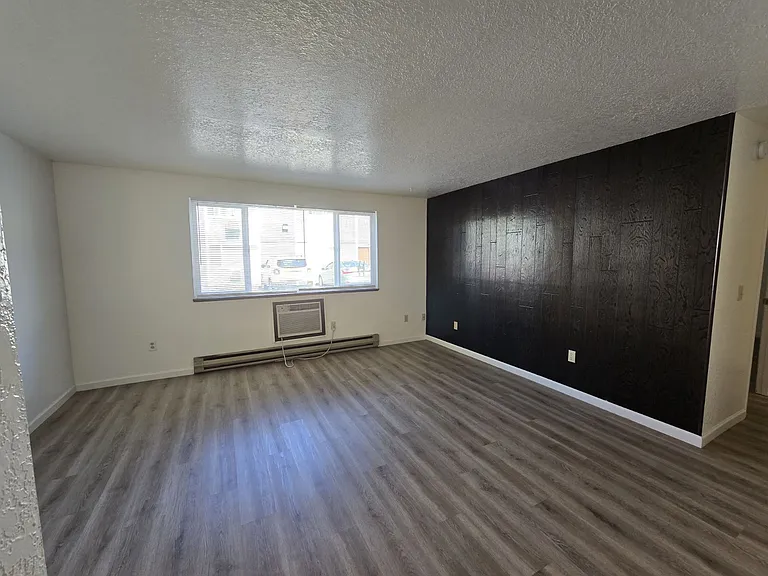 2469 NE Kerr St #6 — Photo 3