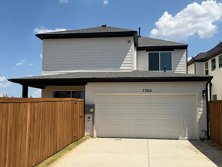 7366 Farley St — Photo 3