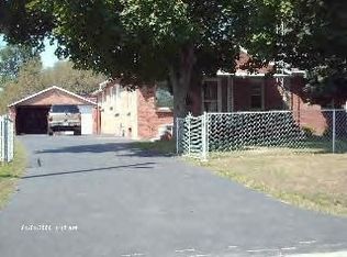 3423 Betzer Ave, Decatur, IL 62526