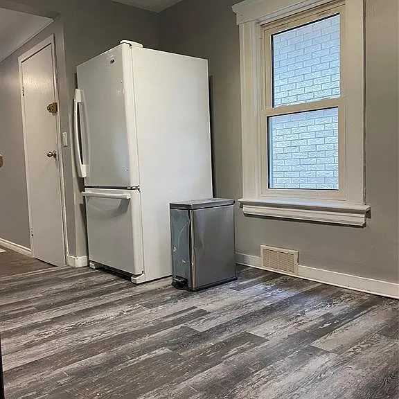 1115 Marion Ave — Photo 5