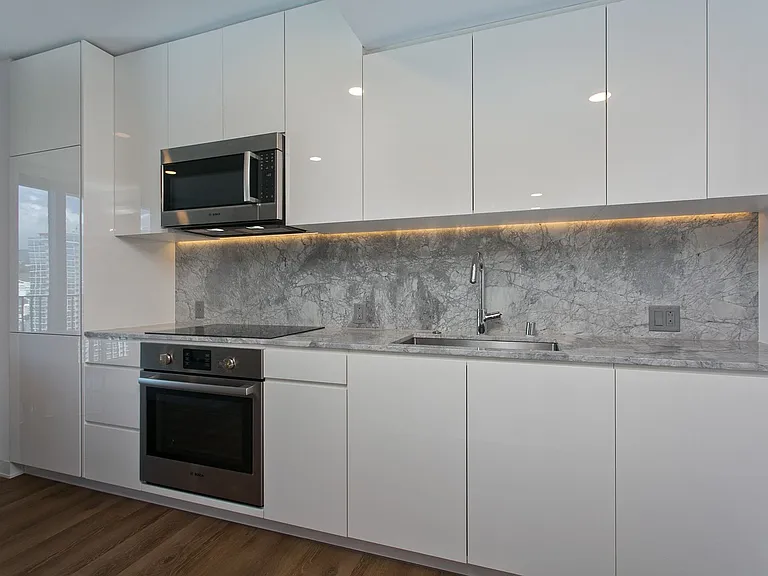 987 Queen St #2516 — Photo 7