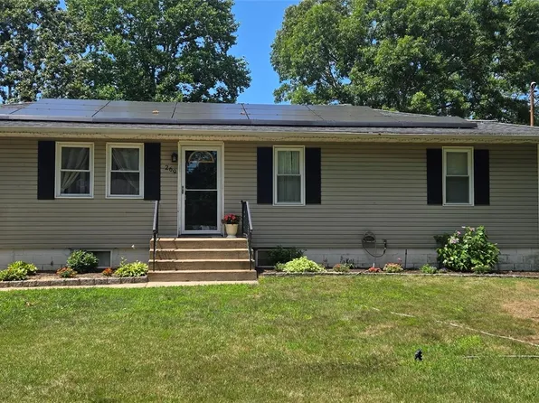 269 Carleton Drive E, Shirley, NY 11967