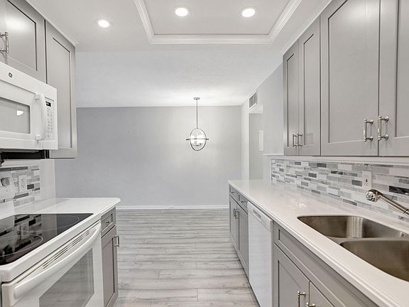 2nd image of 2405 Antigua Circle #E2