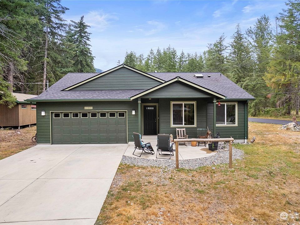 Newly Constructed, one owner home in Crystal River Ranch neighborhood.>