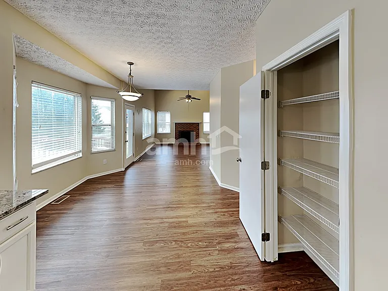 8789 Linick Dr — Photo 5