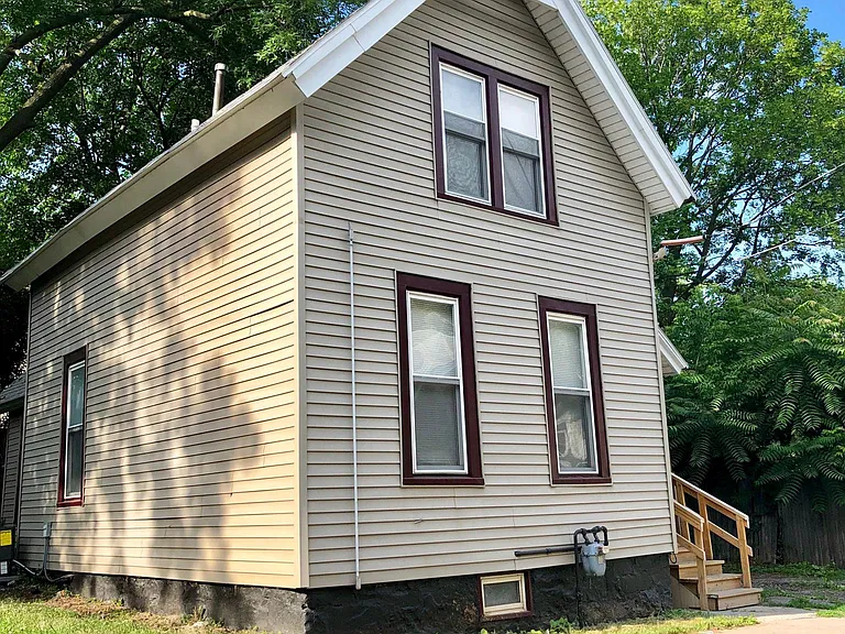 119 Henderson St — Photo 2