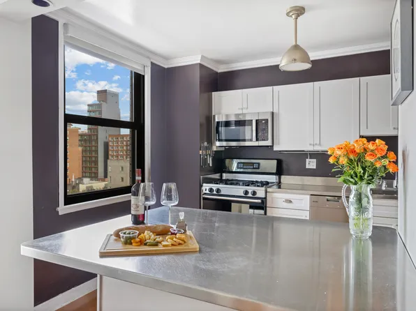130 East 18th Street 14B image 2 of 7