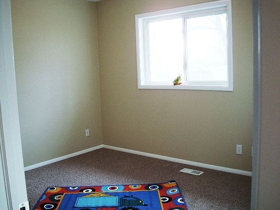 4th image of 112 Zuni Dr