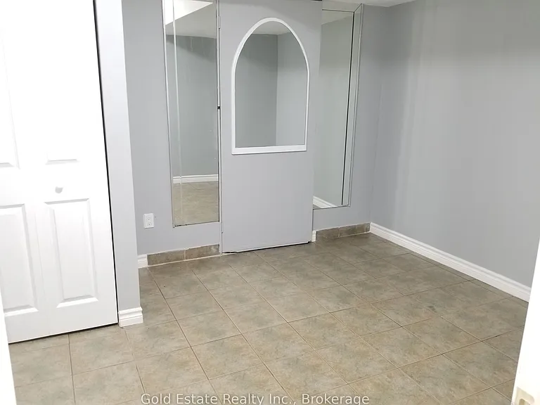 426 Langlois Ave #BASEMENT — Photo 11