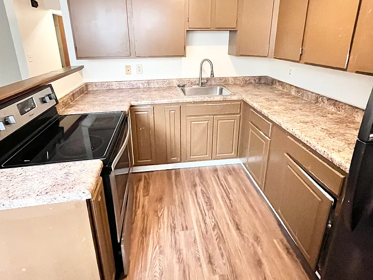 93 1st St #BASEMENT — Photo 3