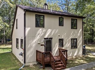 134 Oakenshield Dr, Tamiment, PA 18371