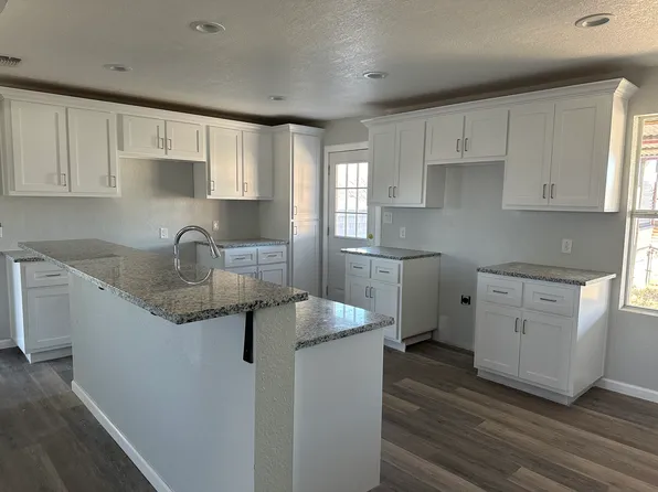 201 W 15th St, Monahans, TX 79756