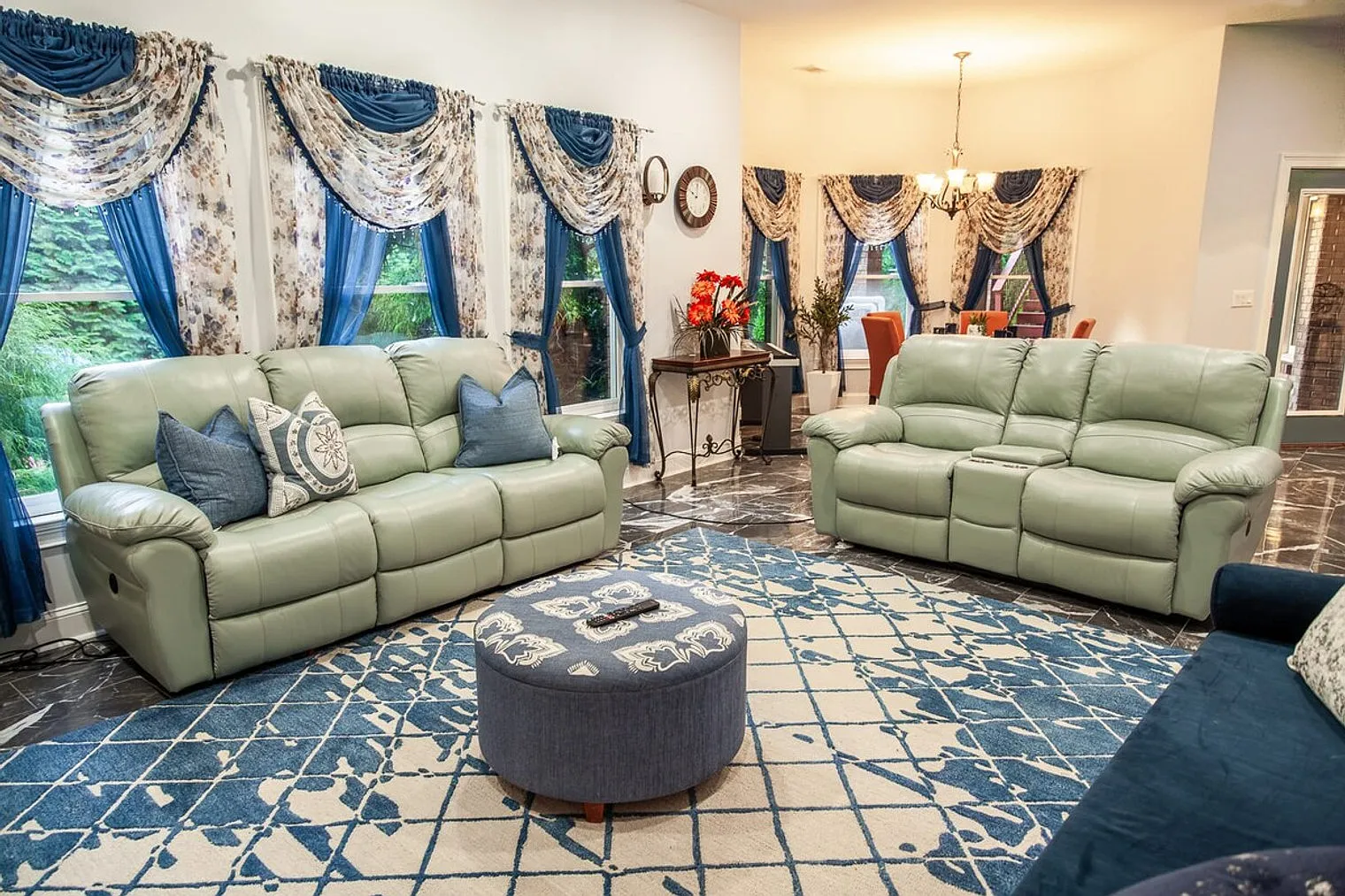 3 bed, 2.0 bath, 2497 sqft, $13,019 — Photo 1