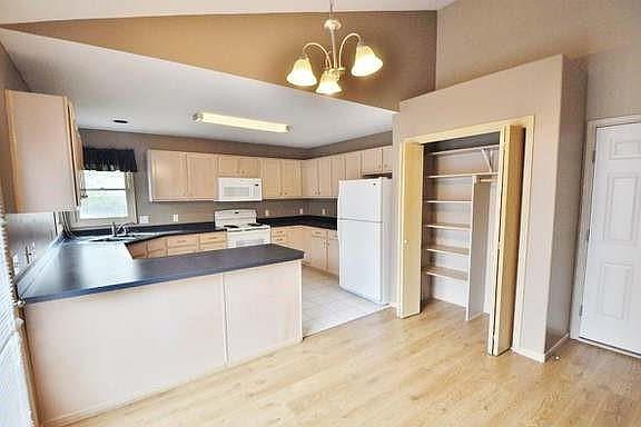 2nd image of 1901 Garret Ln