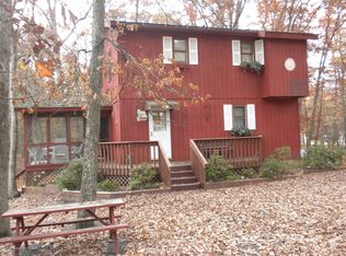 295 Saunders Dr, Bushkill, PA 18324