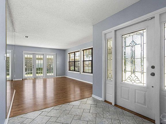 2nd image of 1011 Boulevard De La Parisienne