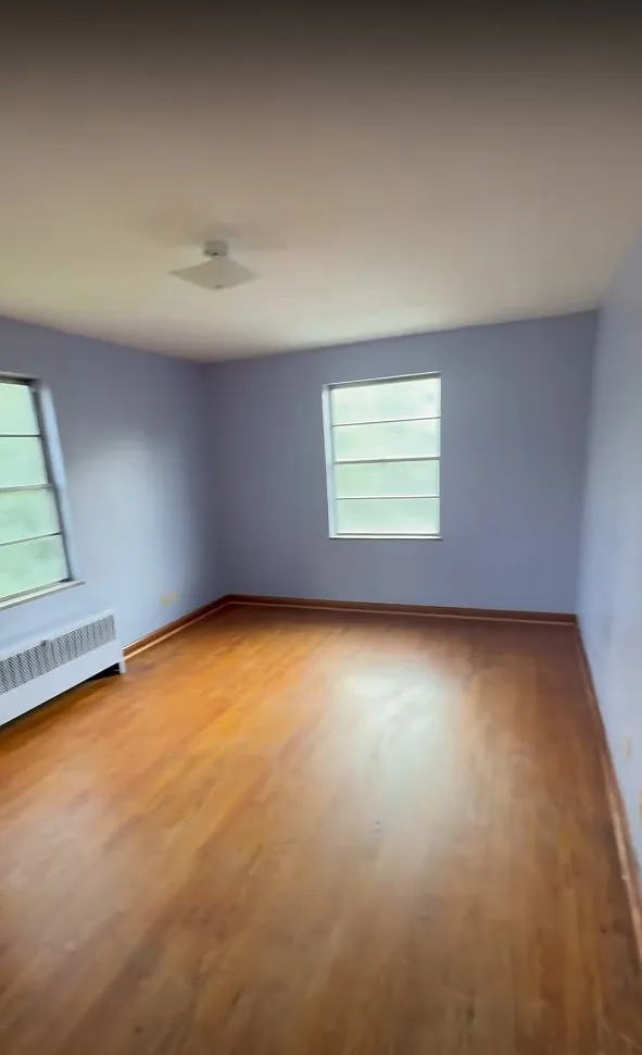 2421 Riverside Dr — Photo 3