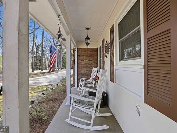 3rd image of 326 Remsdale Rd