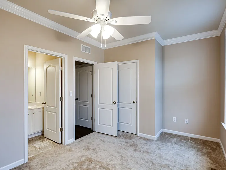 833 Jarrett Ln — Photo 11