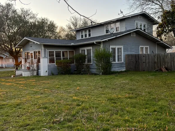 100 E Mulberry St, Leonard, TX 75452