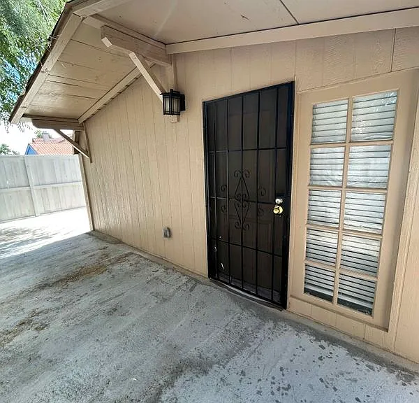 3714 Daisy St — Photo 1