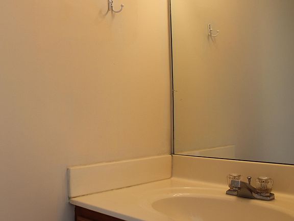 4th image of 127 Garnet Dr