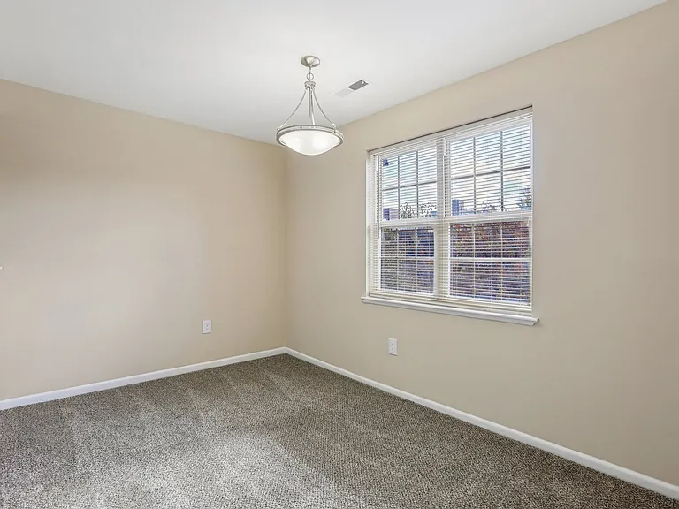 Versailles Apartments — Photo 19