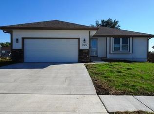 309 SE 44th St, Topeka, KS 66609
