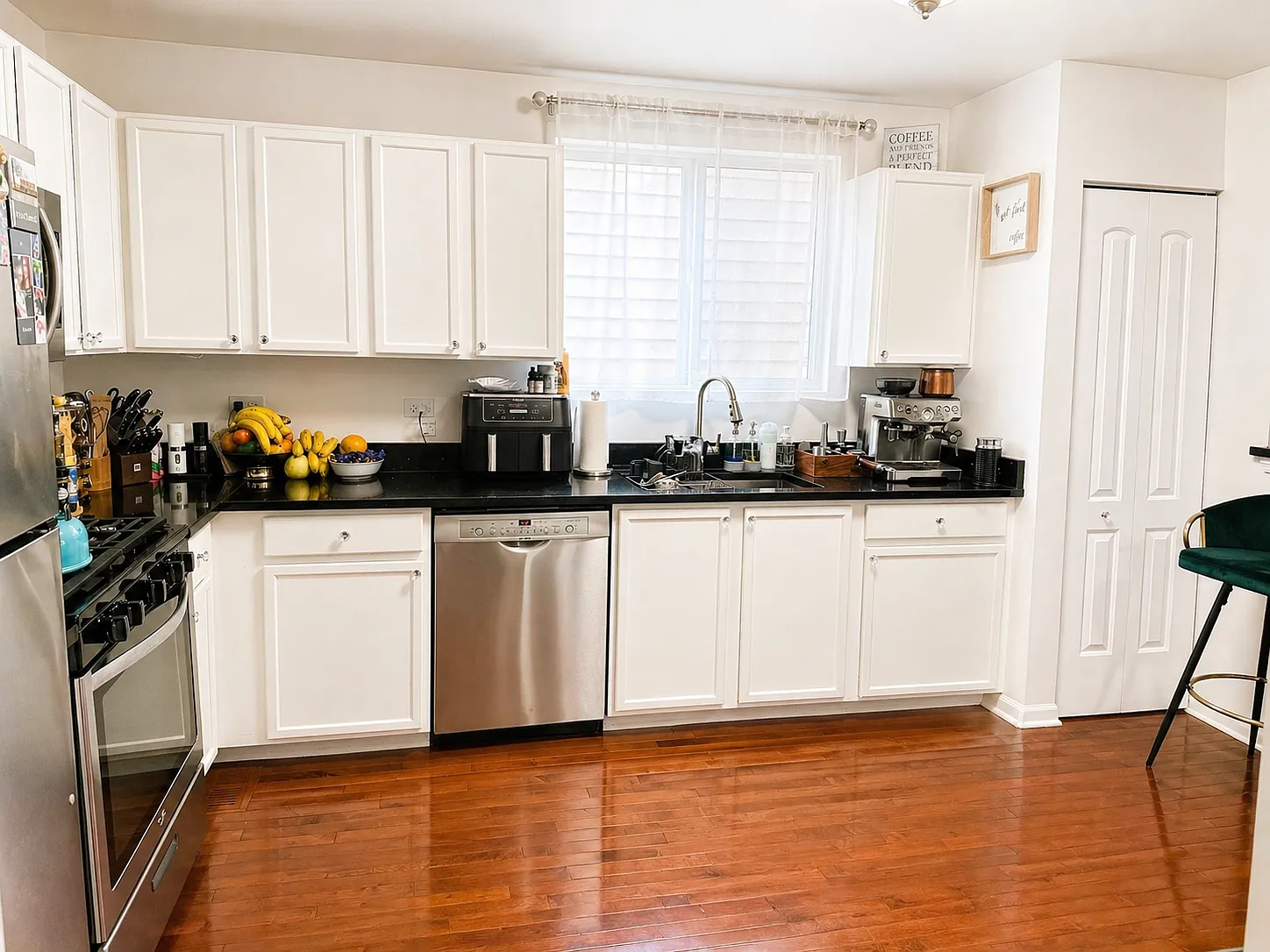 2 bed, 1700 sqft, $2,400 — Photo 2