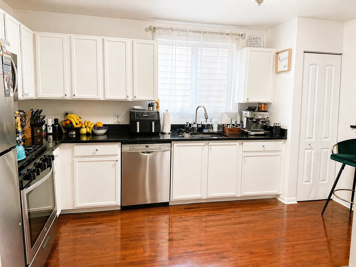 2nd floor kitchen - 640 Four Seasons Blvd