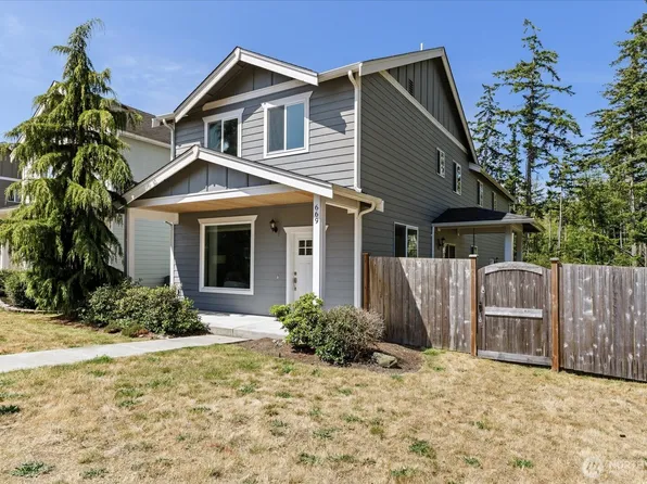 669 NW Prow Street, Oak Harbor, WA 98277