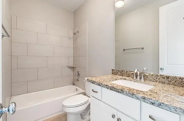 805 W 23rd St #B — Photo 5