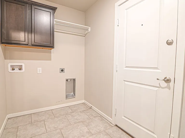 2524 Outlaw Ct — Photo 18