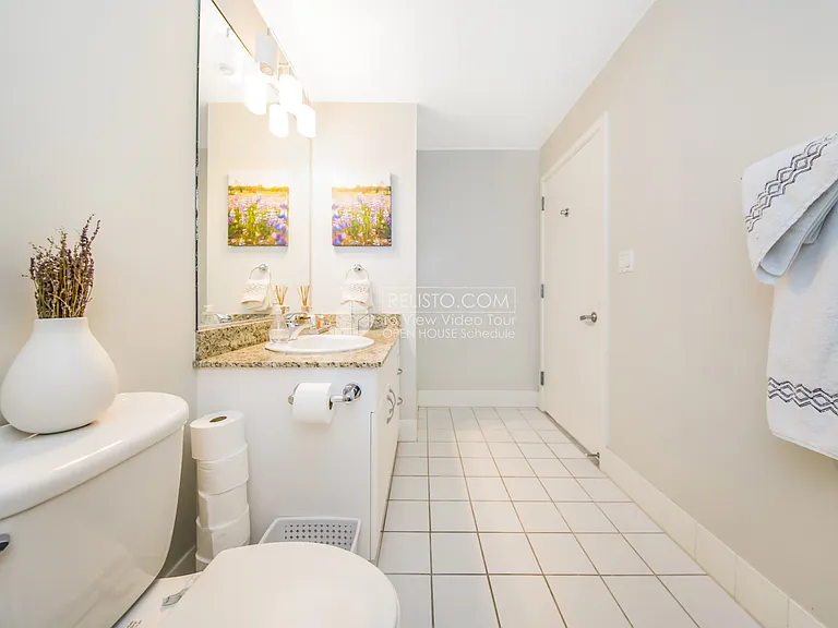250 King St #652 — Photo 20