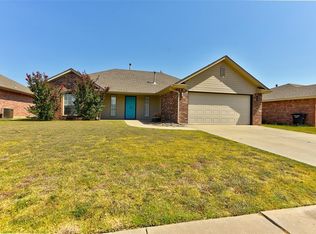 1617 Queensbury Rd, Moore, OK 73160