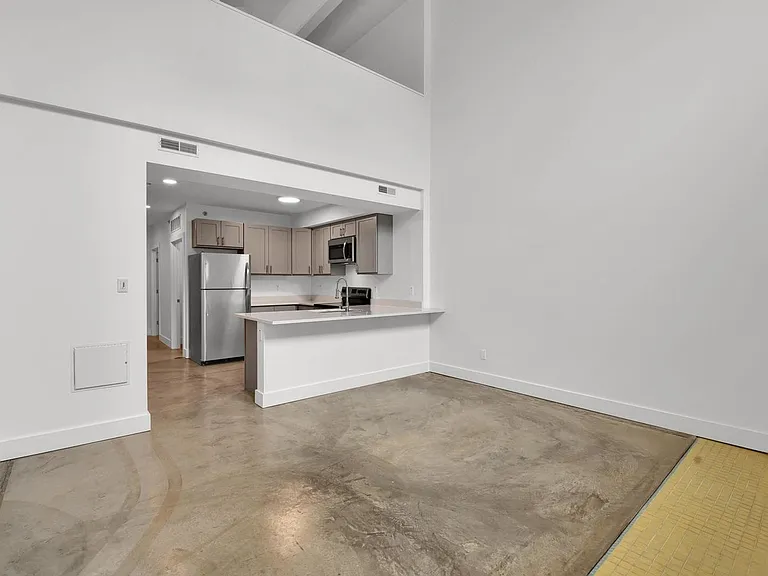 4500 S Kingshighway Blvd #11 — Photo 7