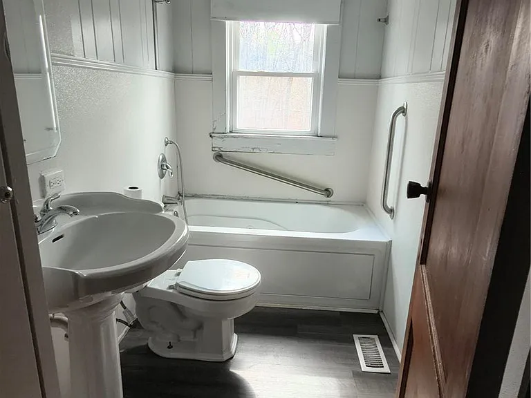 346 Clemson St — Photo 6