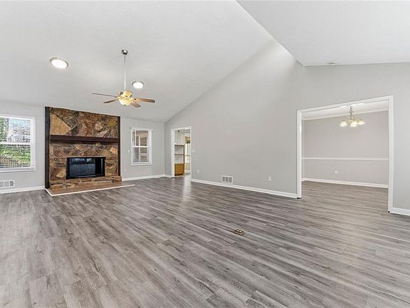 4th image of 2680 Timberline Rd