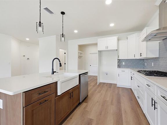 5th image of 1049 SW 67th Way