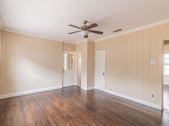 5th image of 2233 N Macgregor Way