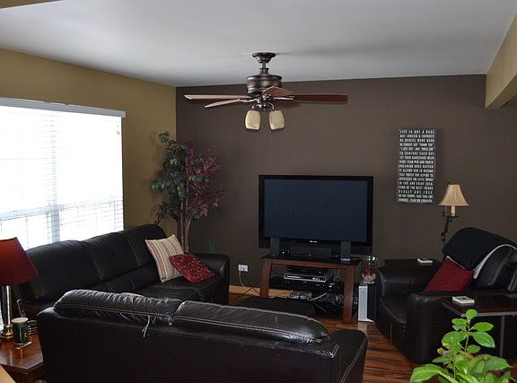 2nd image of 878 Heather Ct