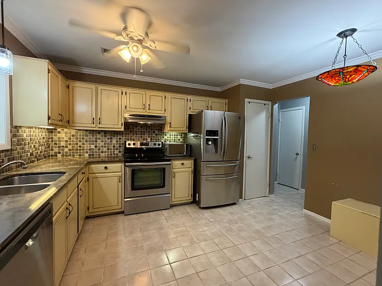 1103 Broadford Dr — Photo 51