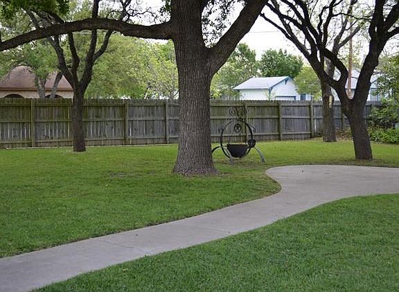 Beautiful big back yard!
